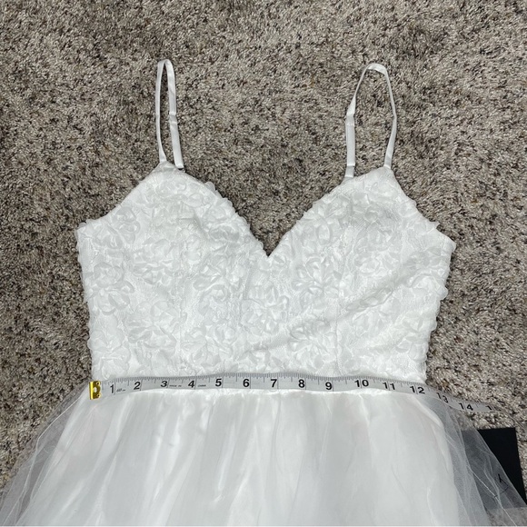 Lulus Graceful Beauty White 3D Floral Tulle Sleeveless Maxi Dress XS NWT - Picture 8 of 9